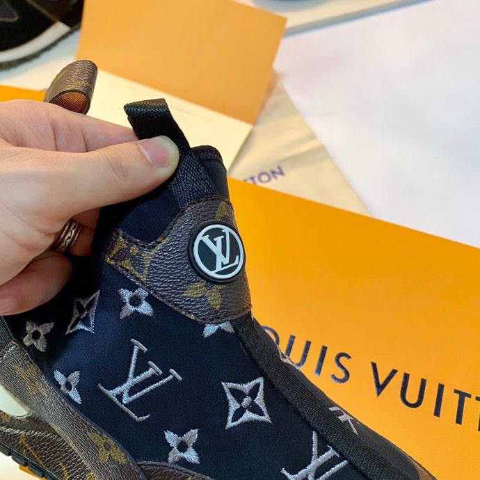 LV $85 gallery