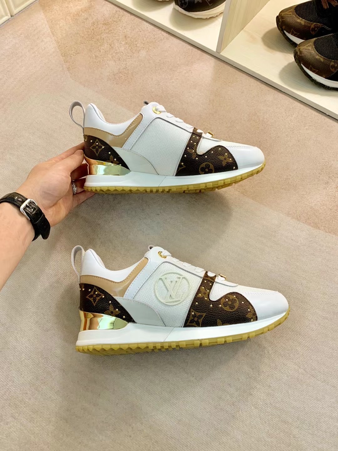 LV $85 gallery