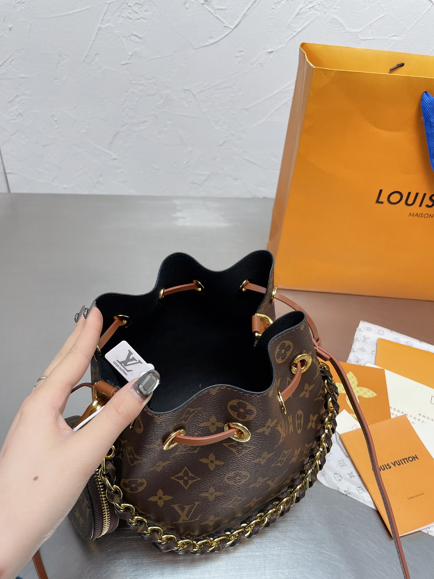 LV $85 gallery