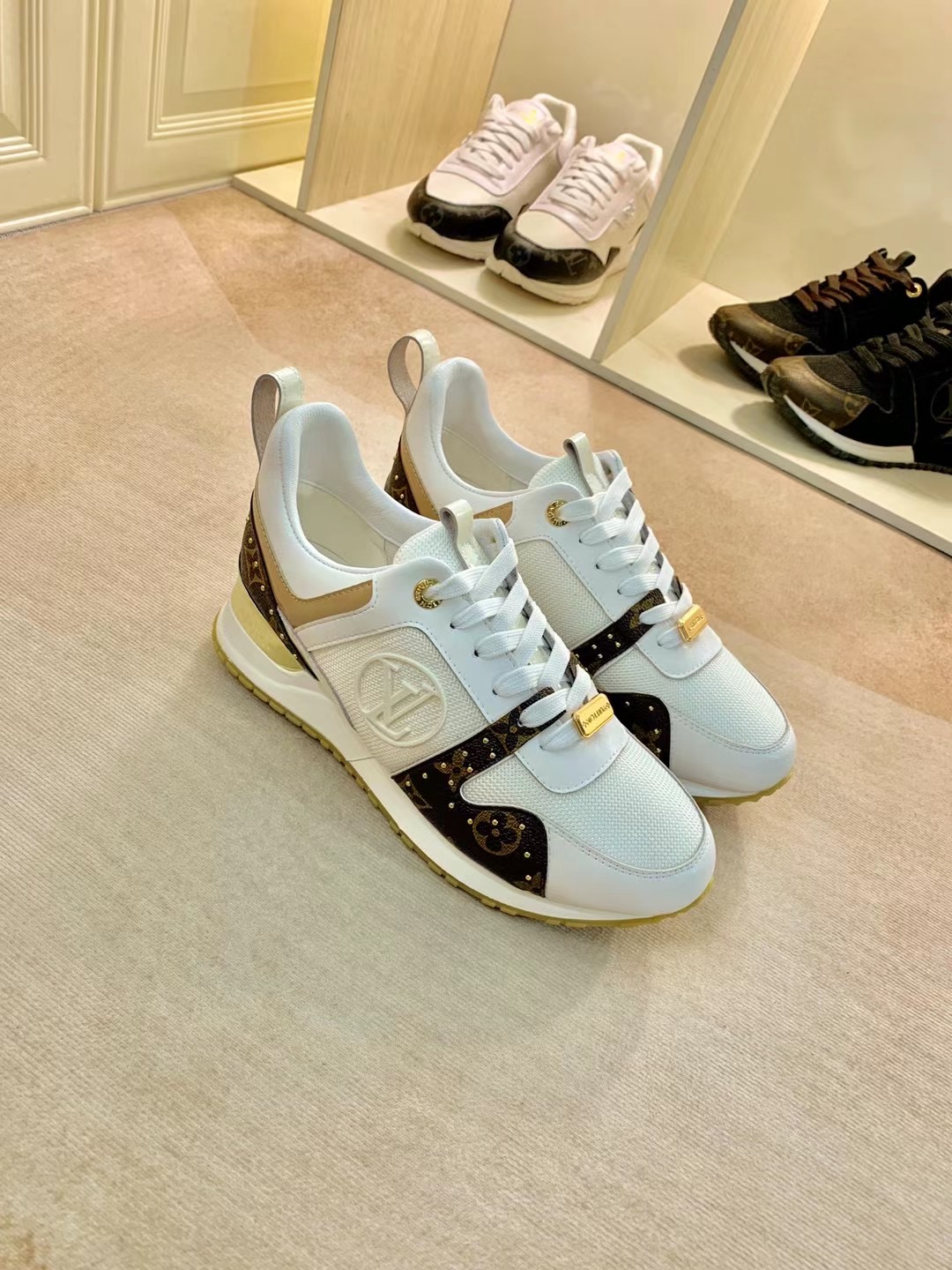 LV $85 gallery