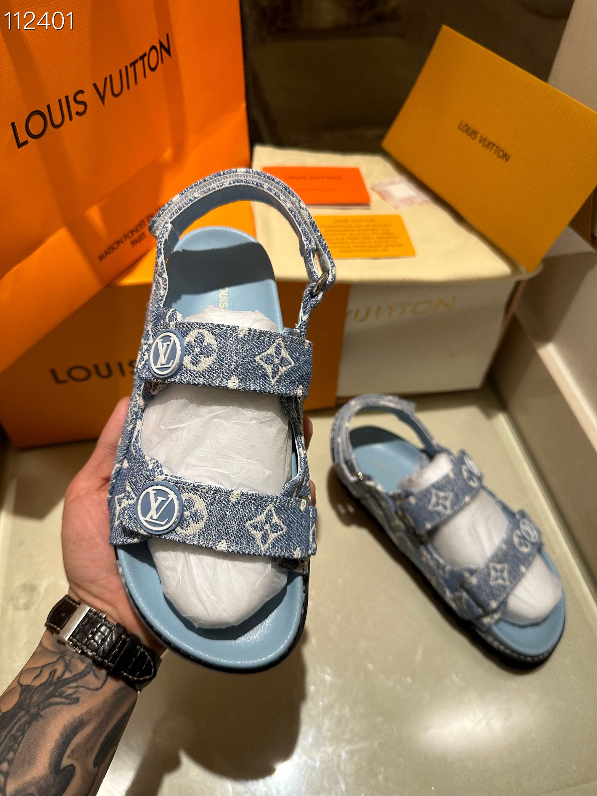 LV $86 gallery