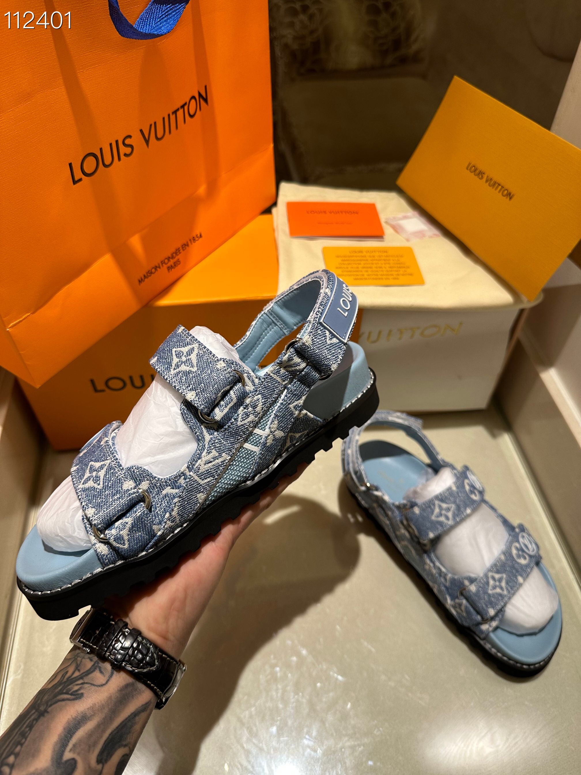 LV $86 gallery