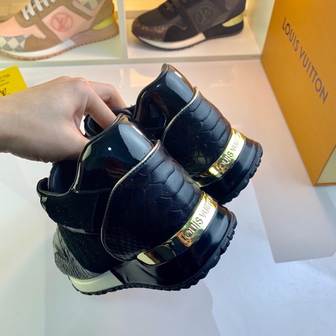 LV $86 gallery