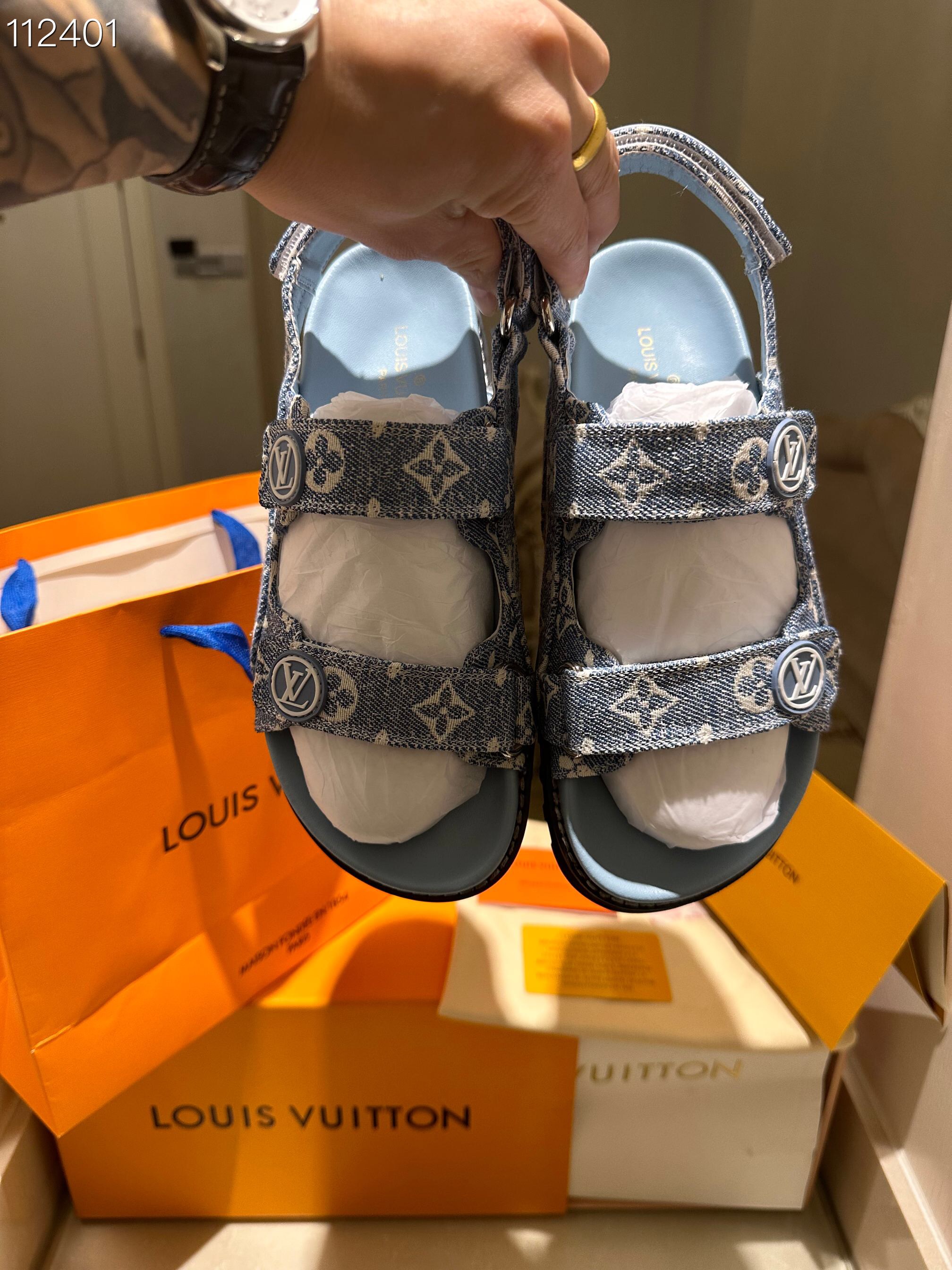 LV $86 gallery