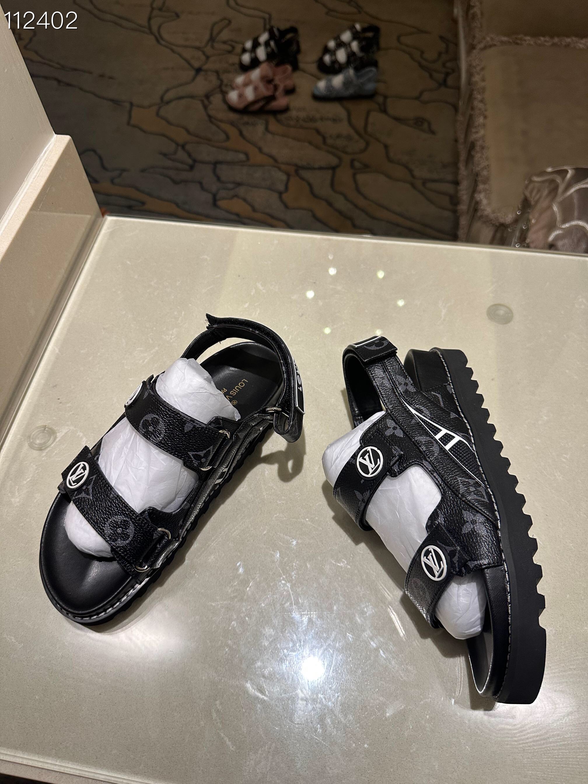 LV $86 gallery