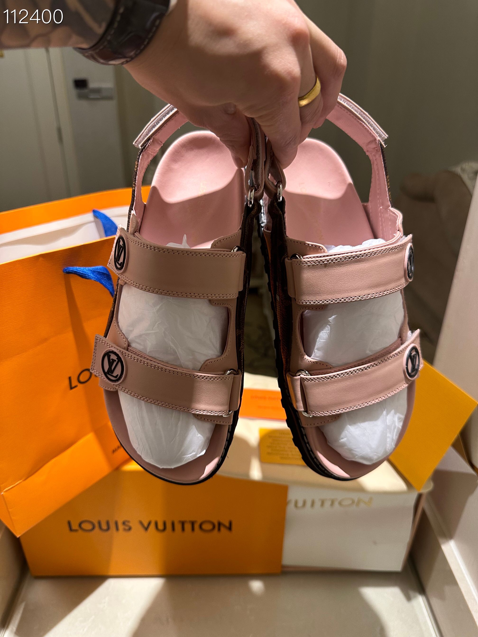 LV $86 gallery