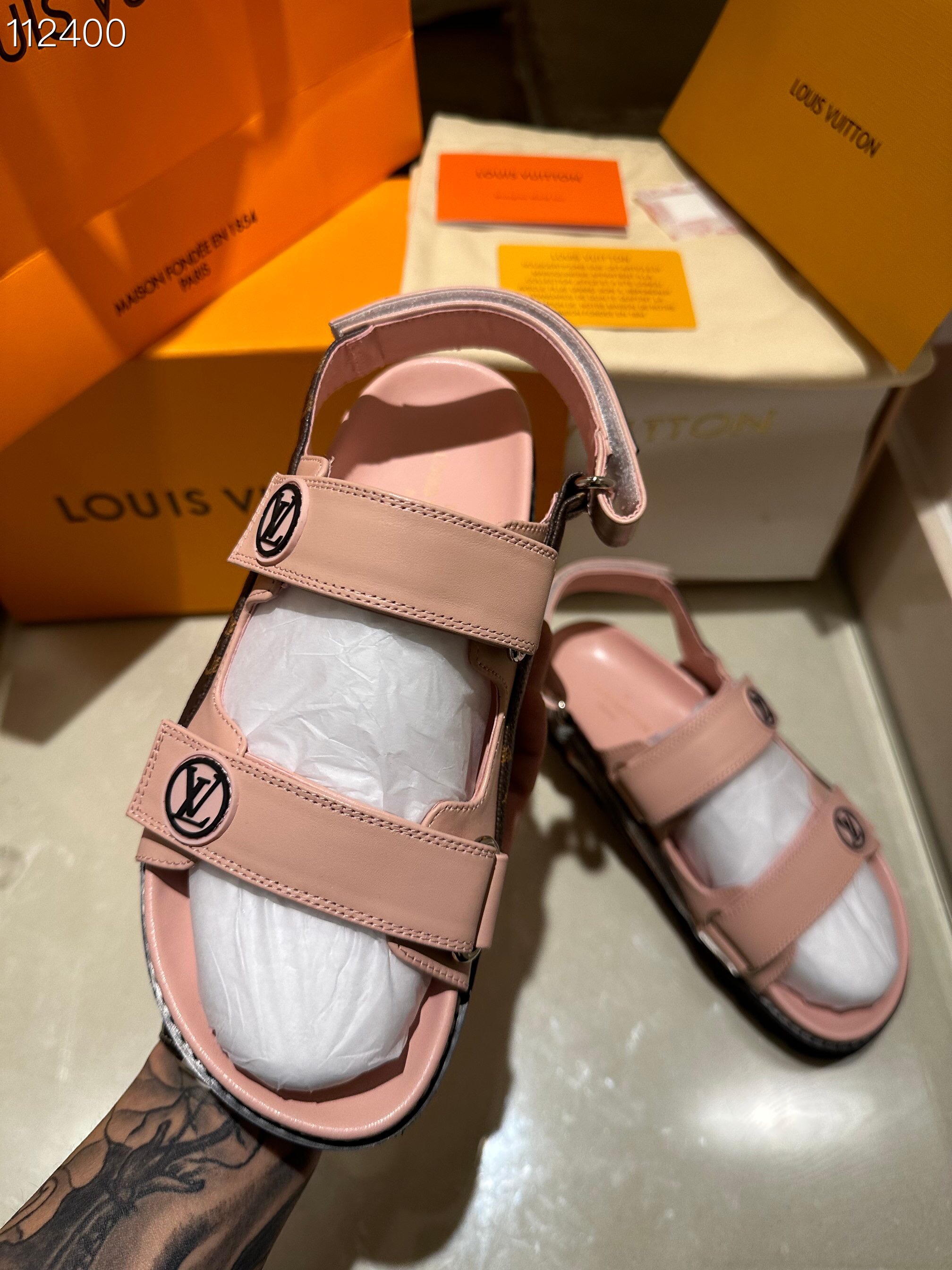 LV $86 gallery