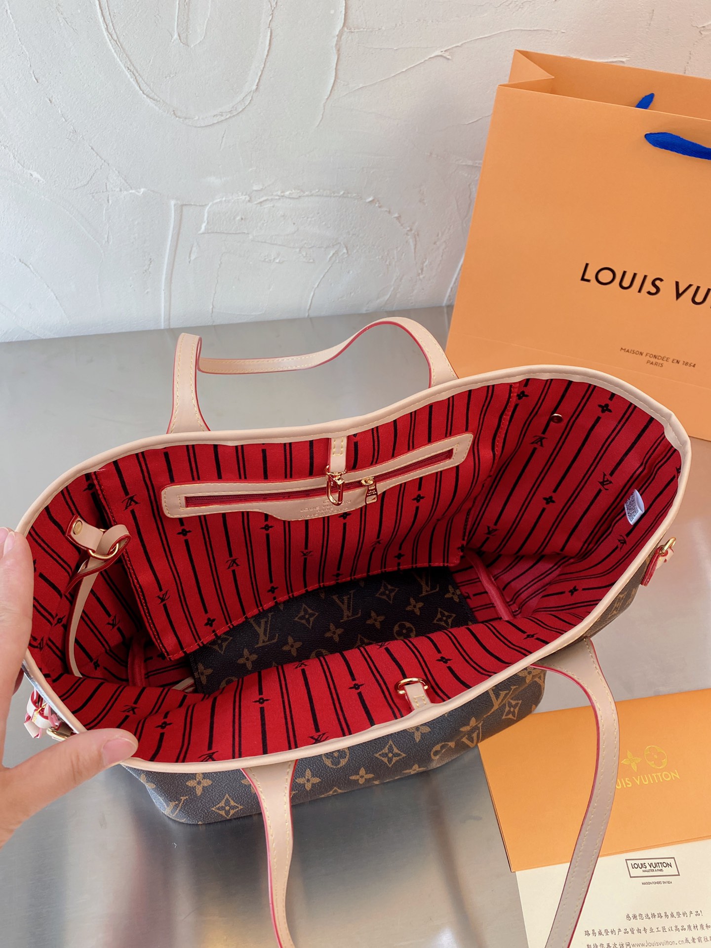 LV $86 gallery