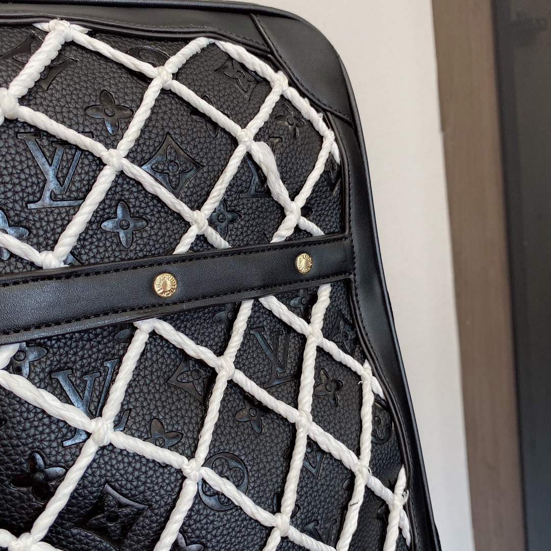 LV $86 gallery