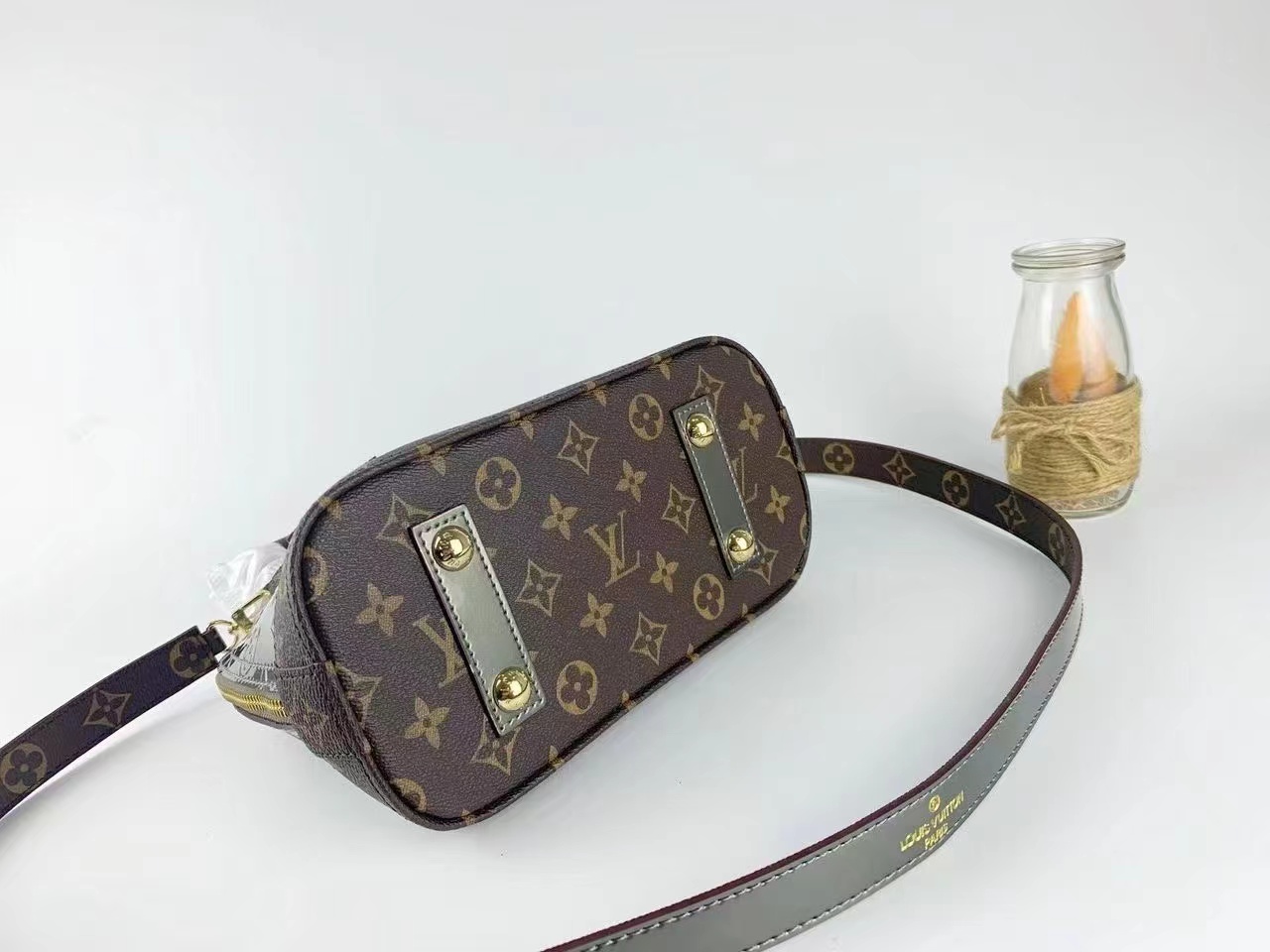 LV $86 gallery