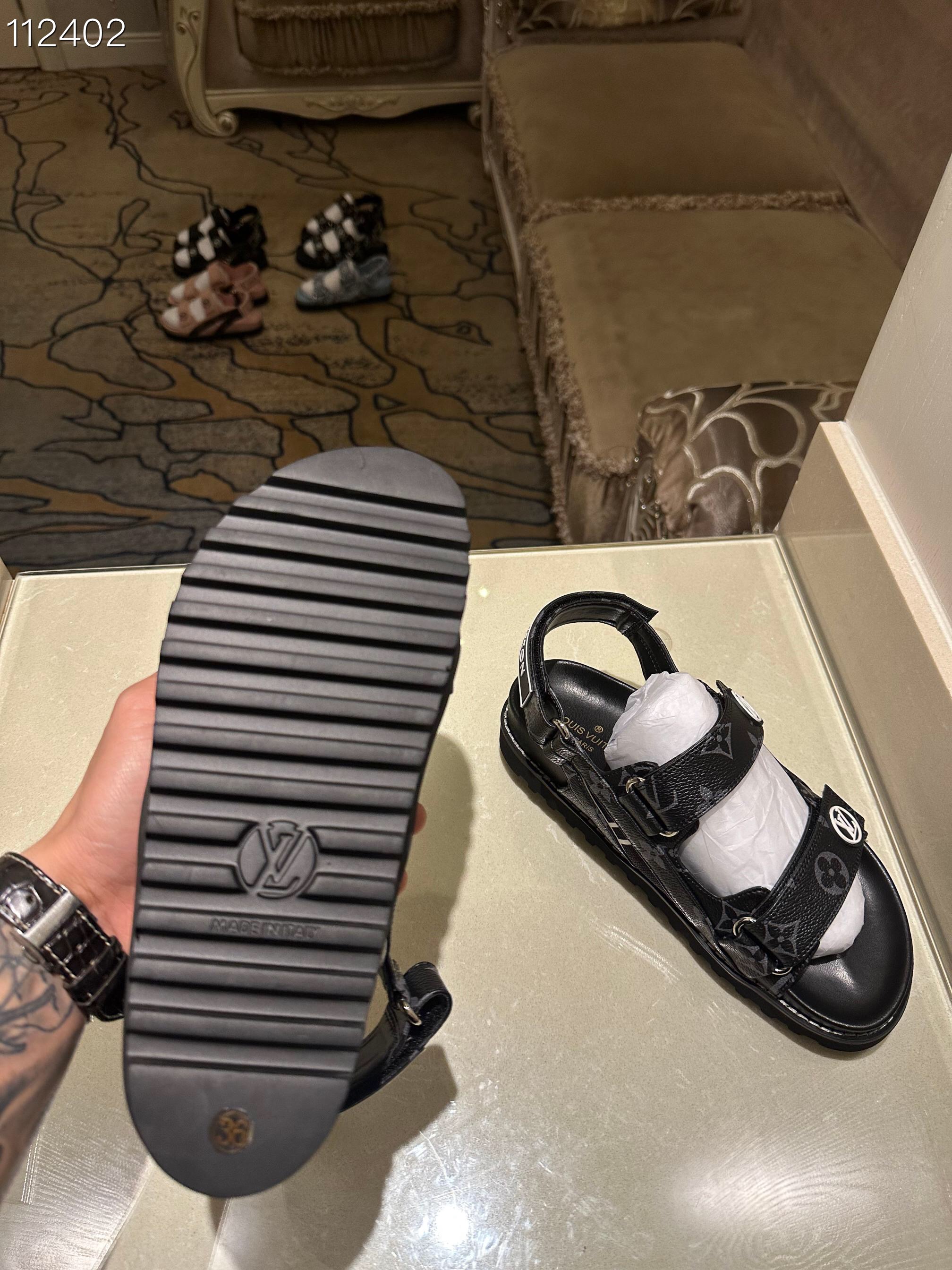 LV $86 gallery