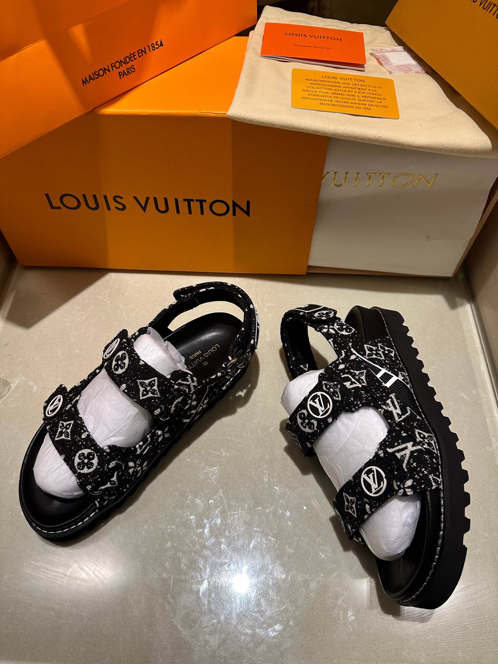 LV $86 gallery