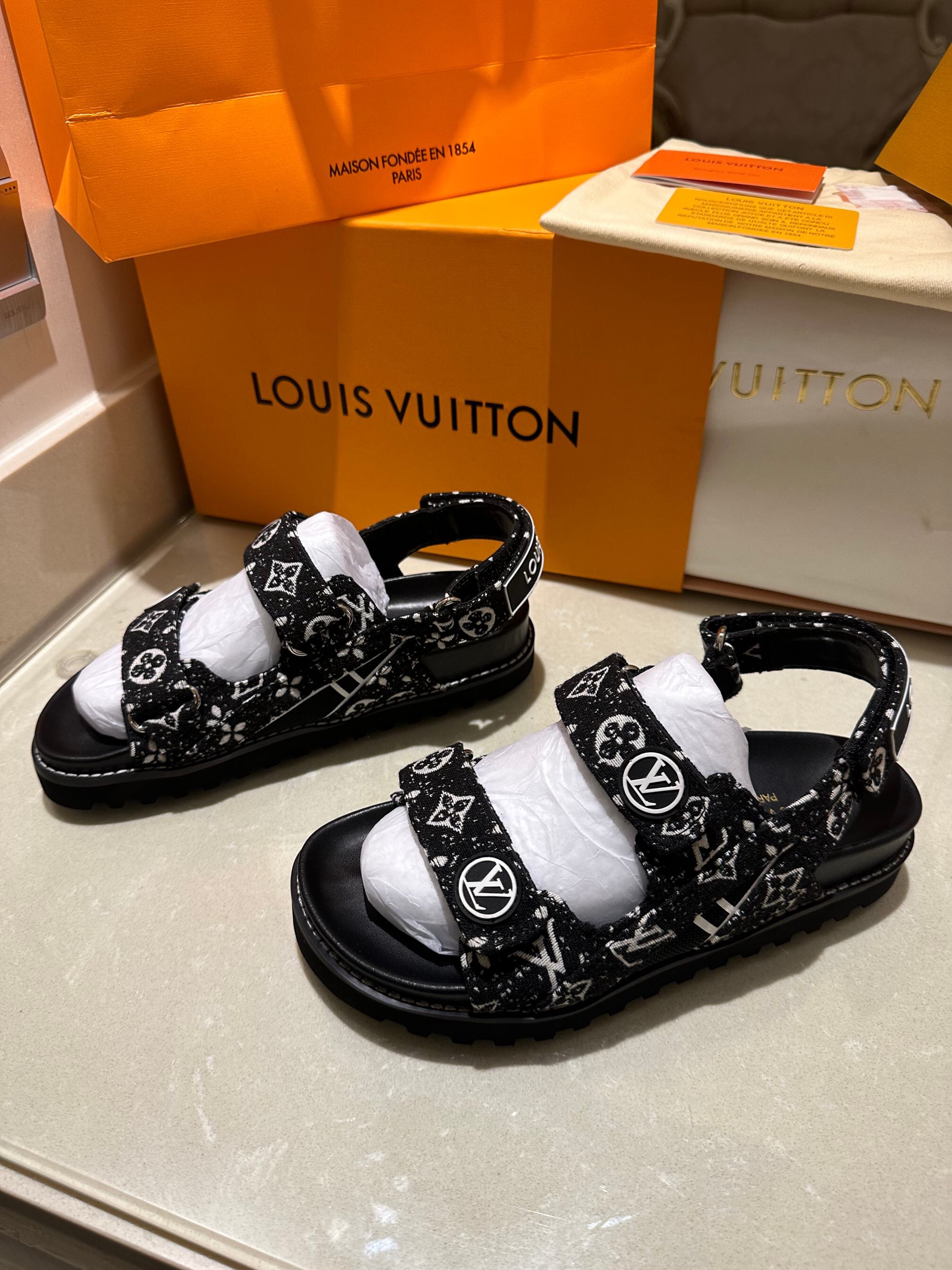 LV $86 gallery