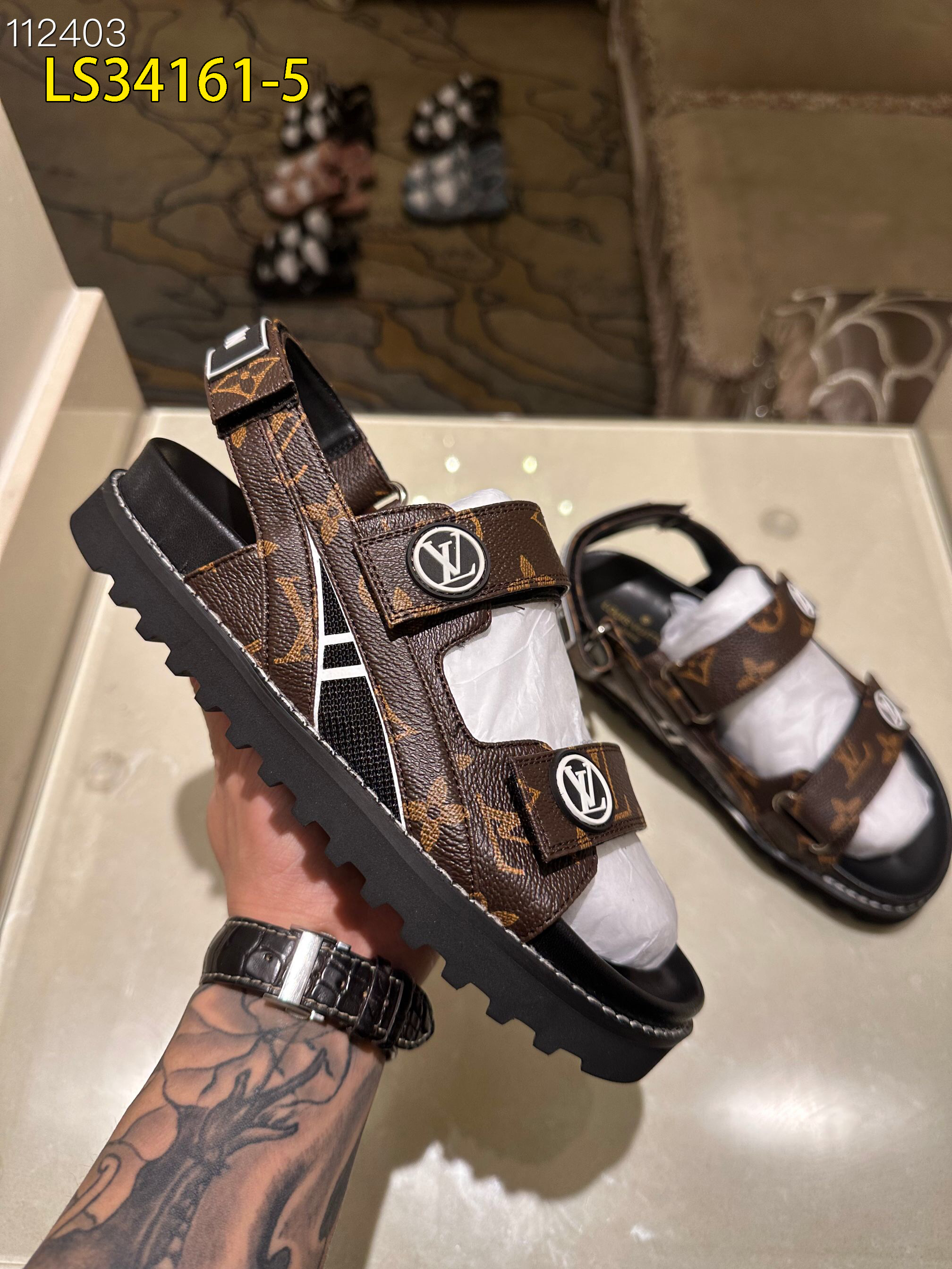 LV $86 gallery