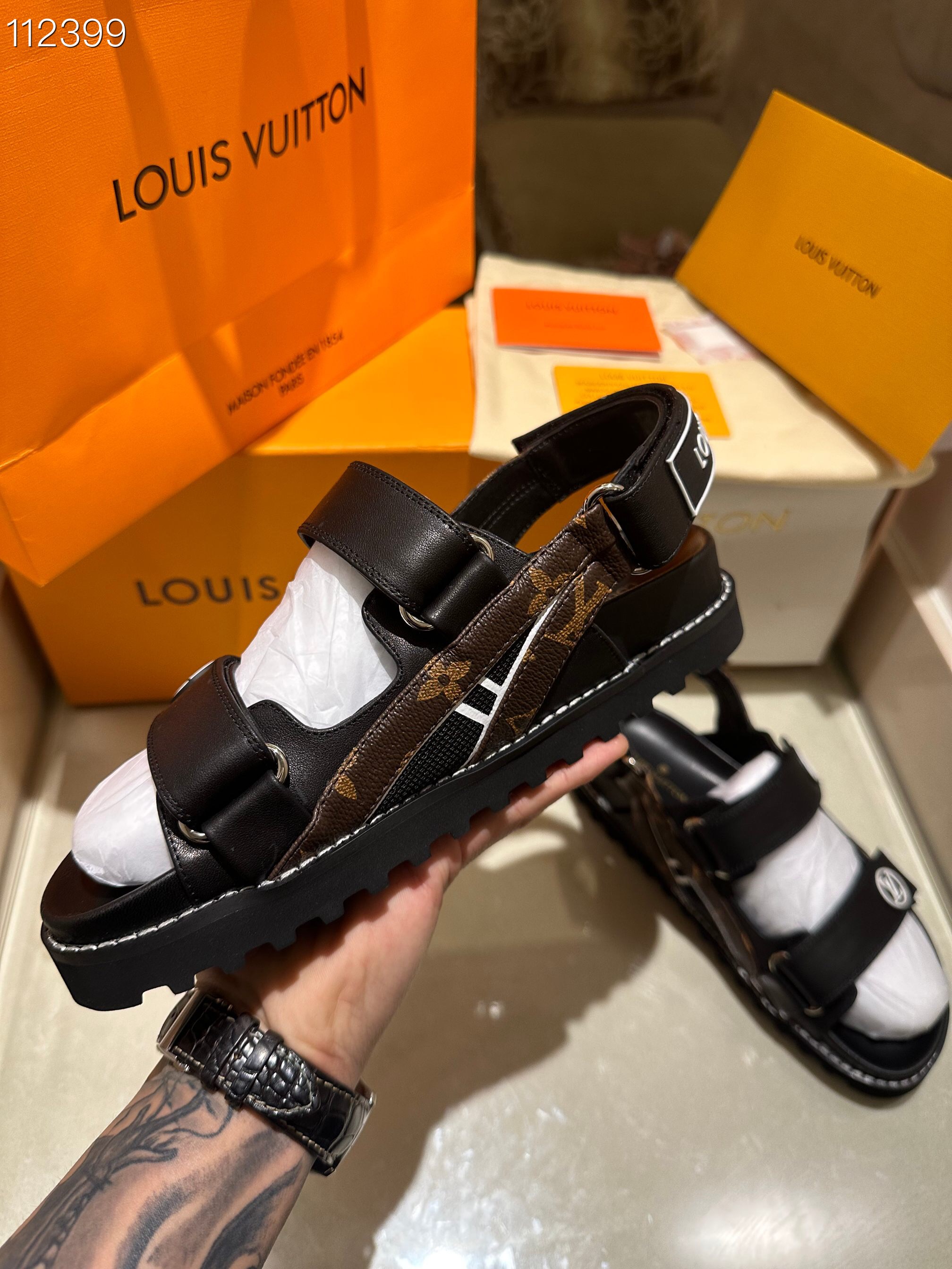 LV $86 gallery