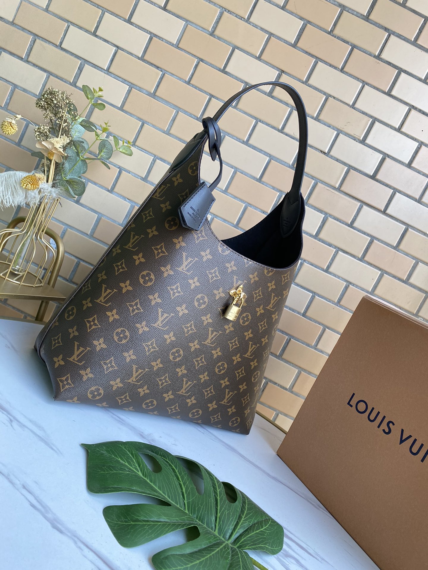 LV $86 gallery