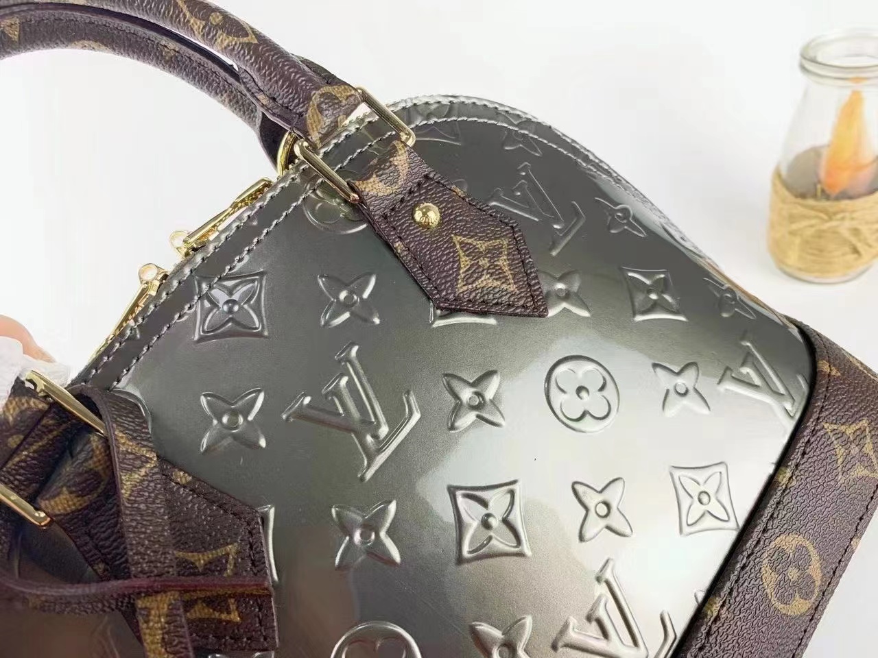 LV $86 gallery