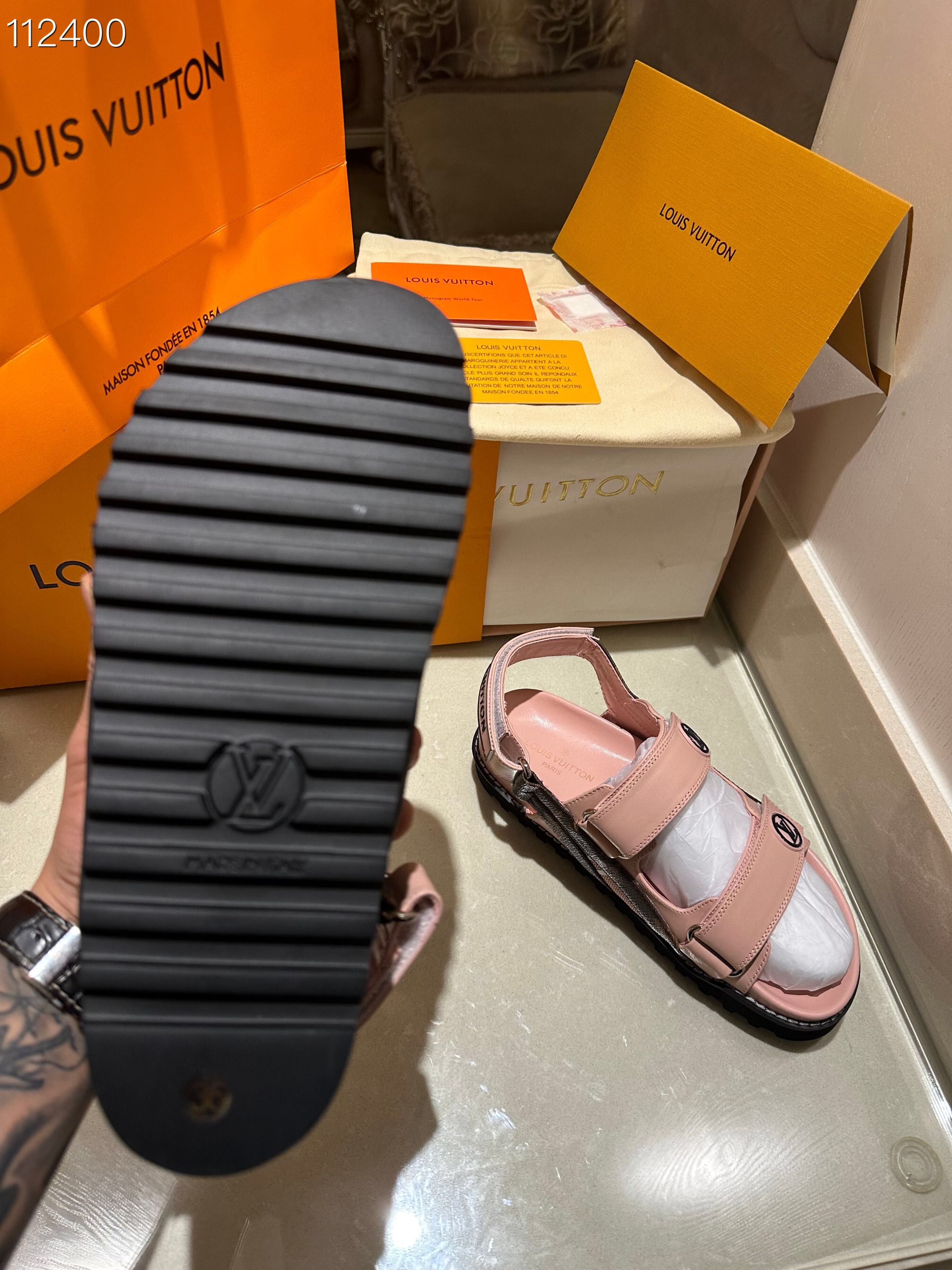 LV $86 gallery