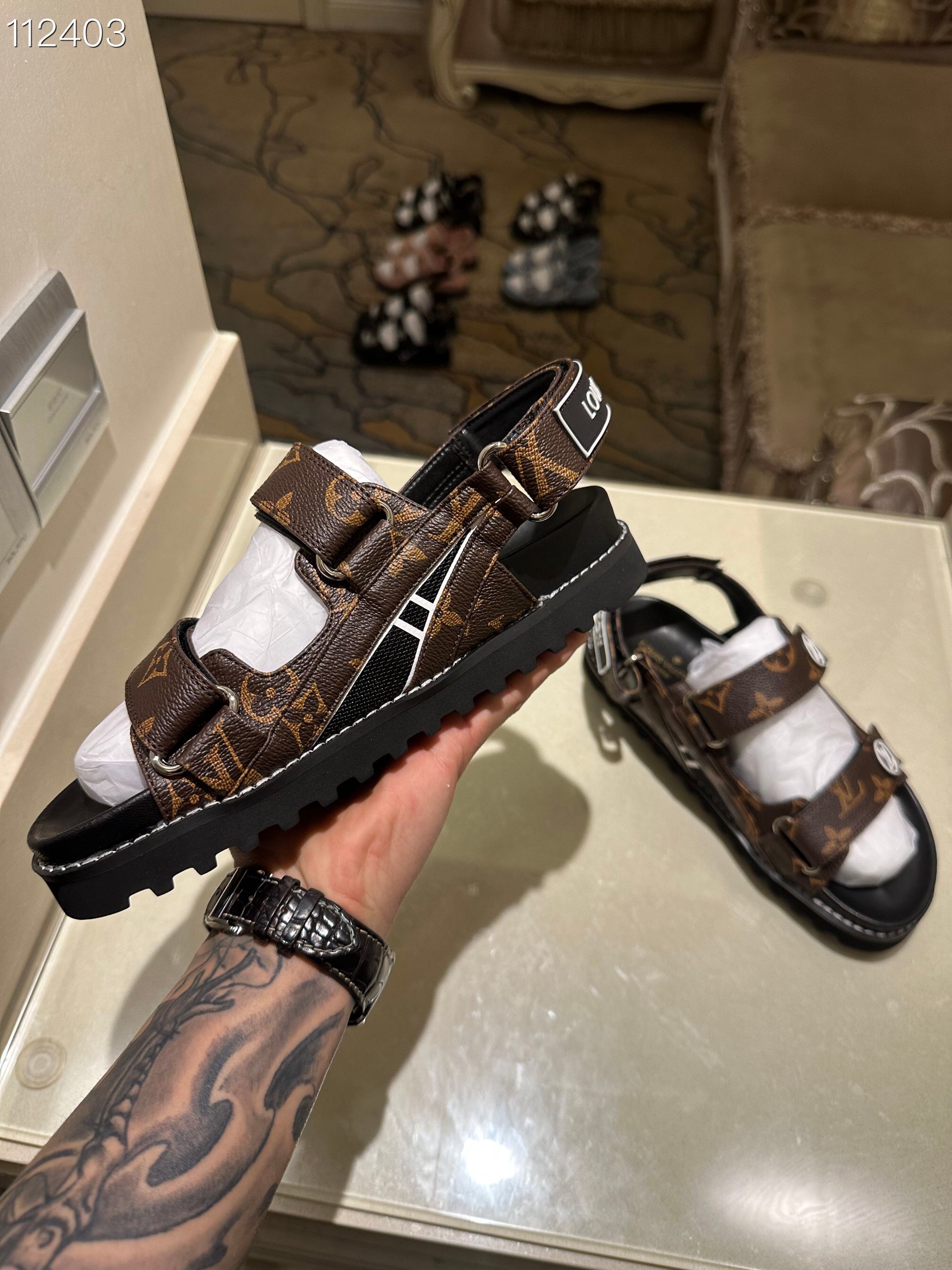 LV $86 gallery