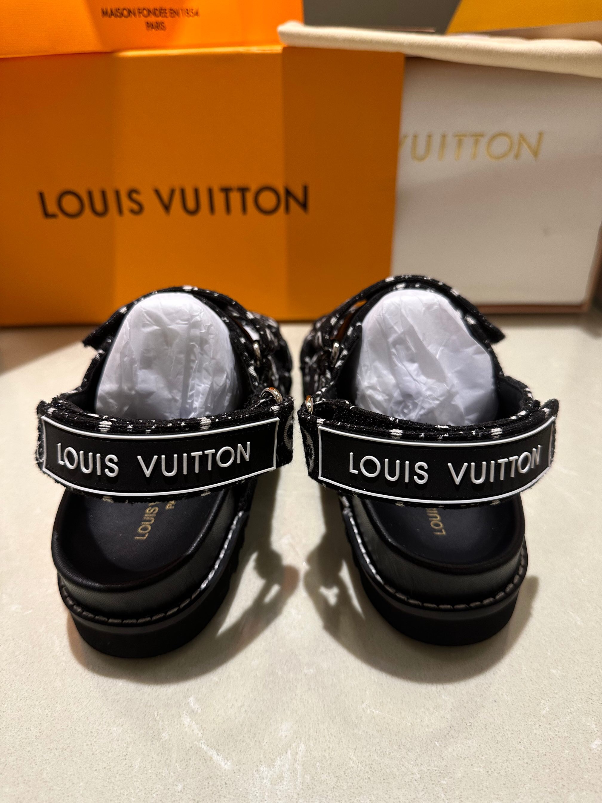 LV $86 gallery