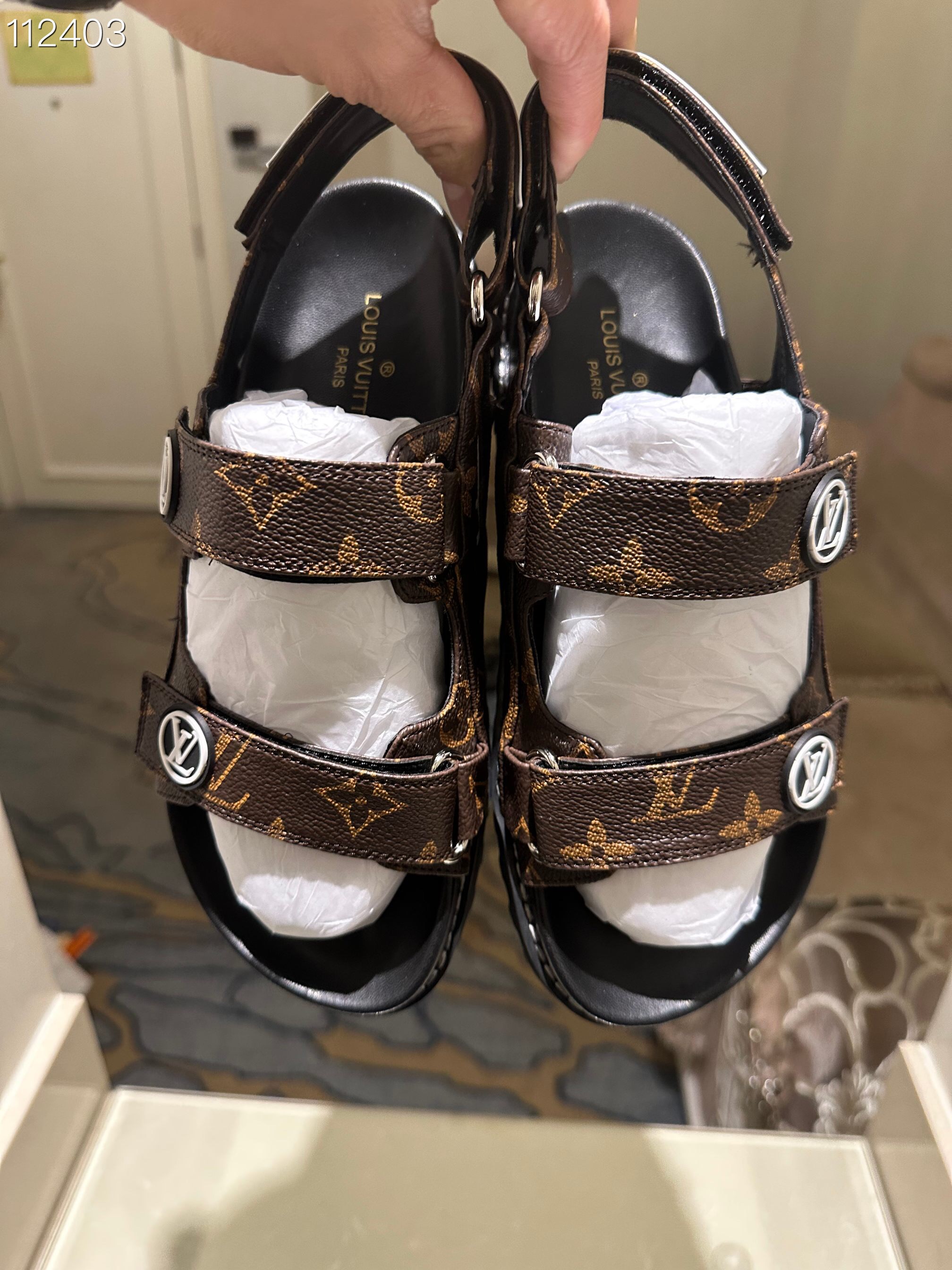 LV $86 gallery