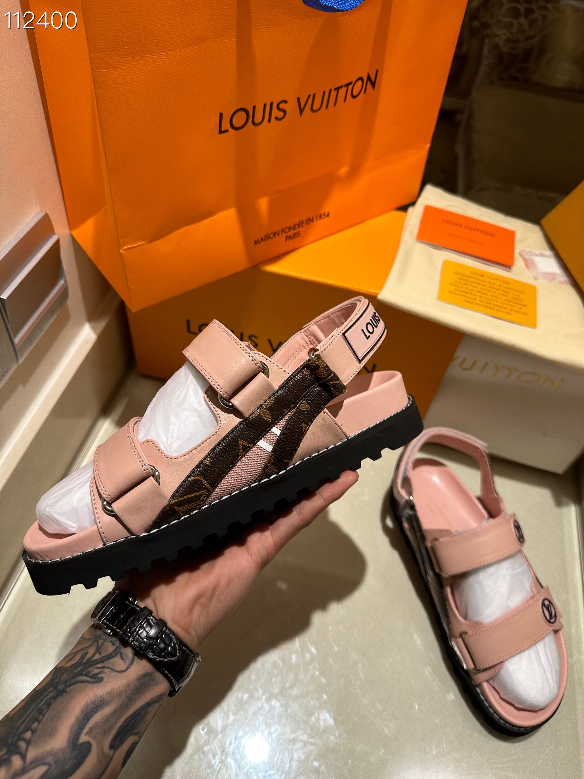 LV $86 gallery