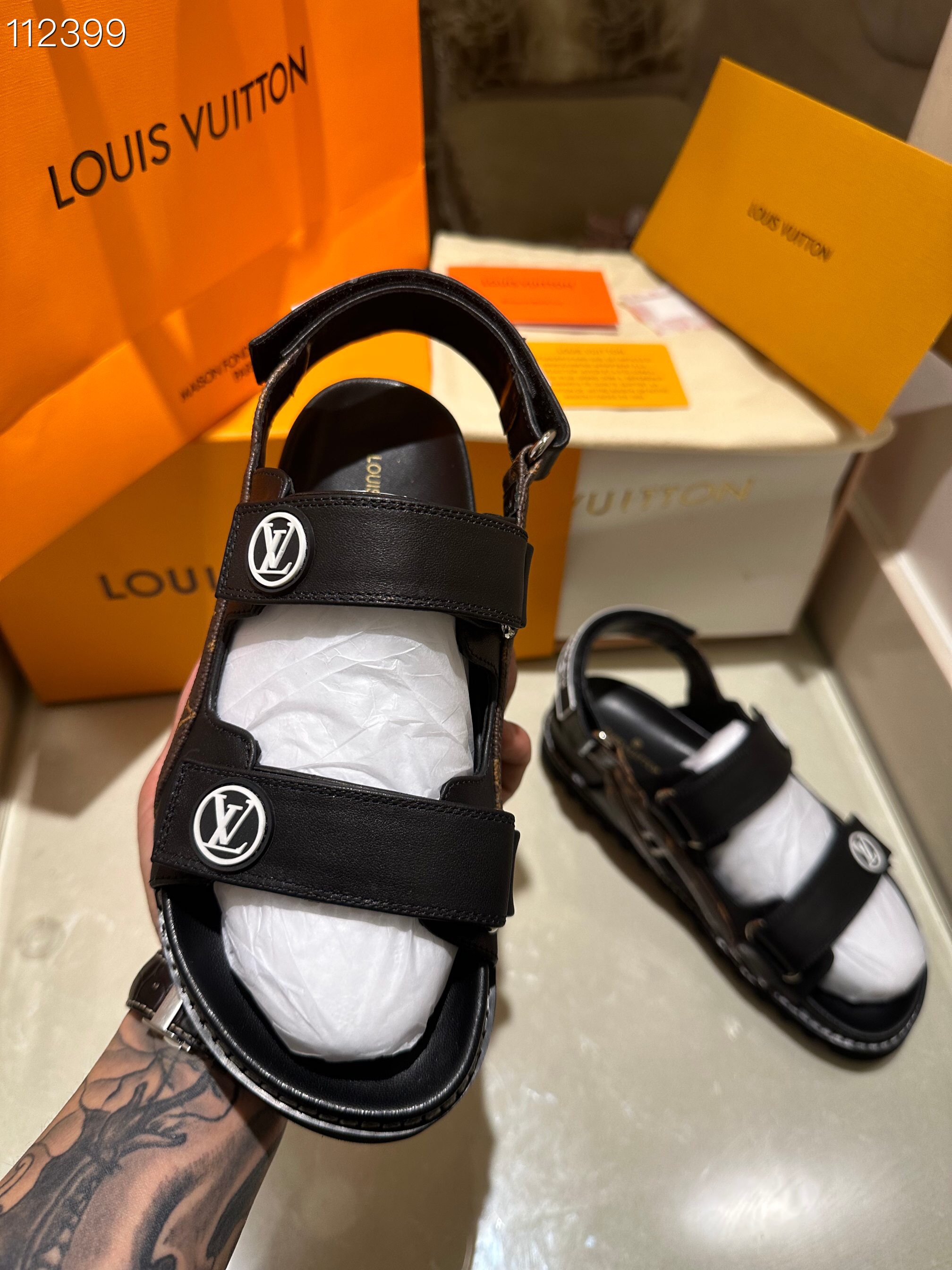 LV $86 gallery