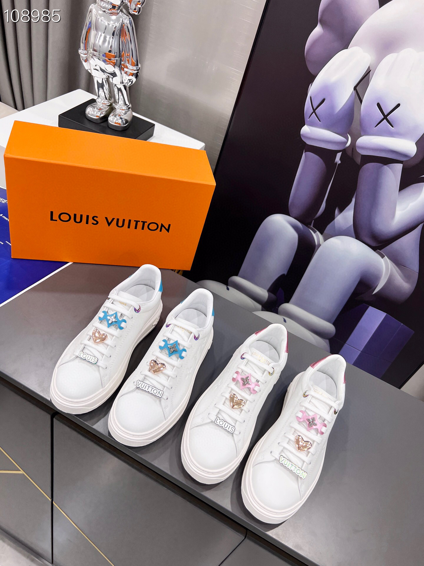 LV $86 gallery