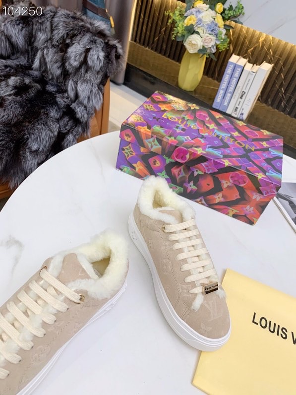 LV $87 gallery