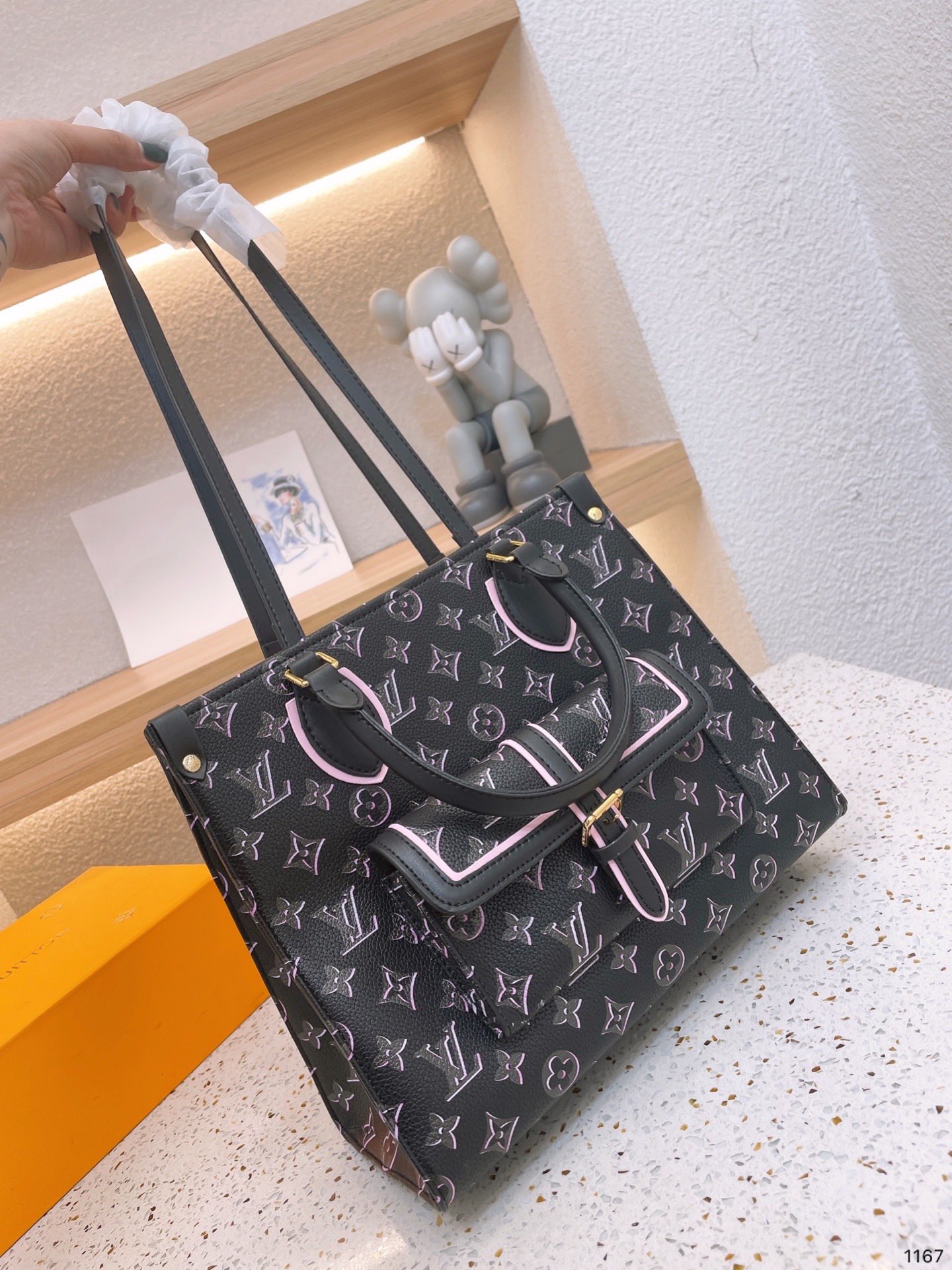 LV $87 gallery