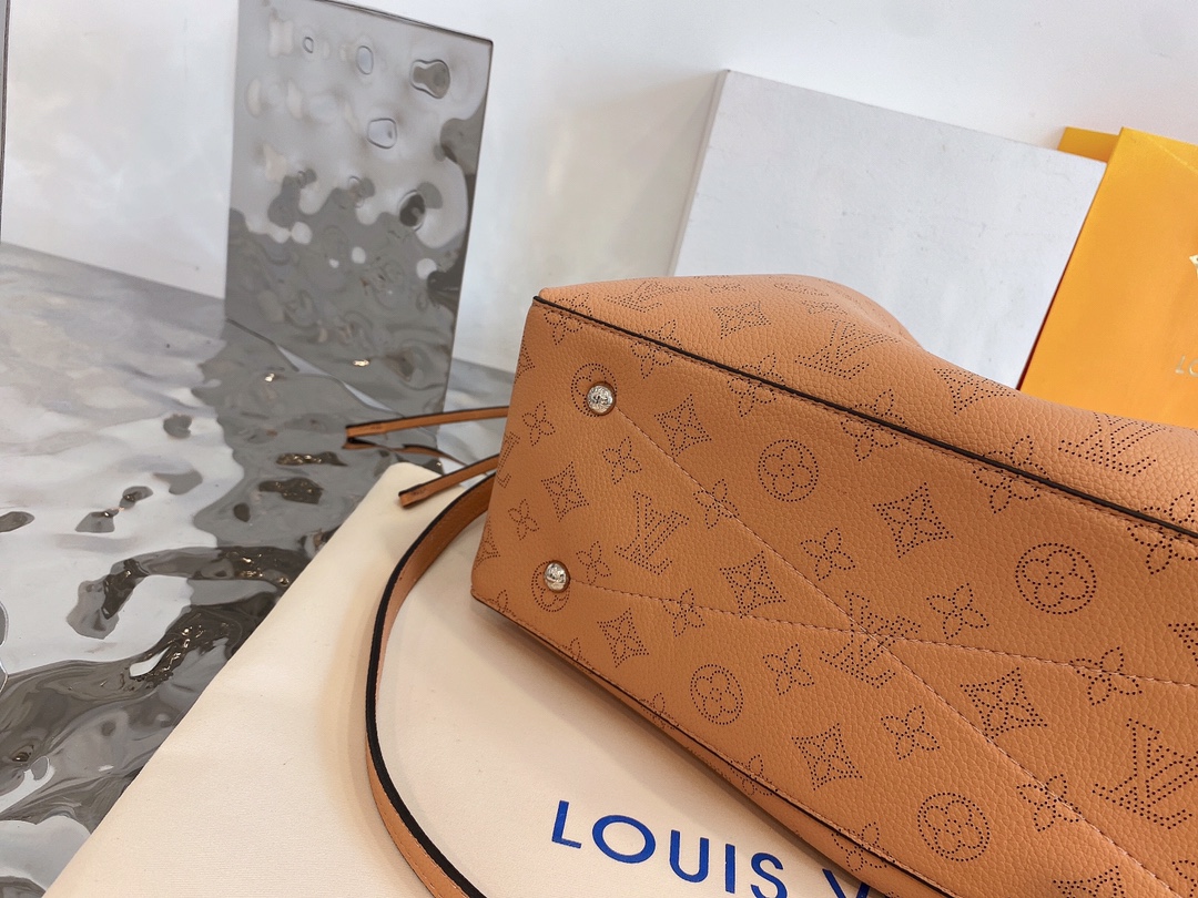 LV $88 gallery