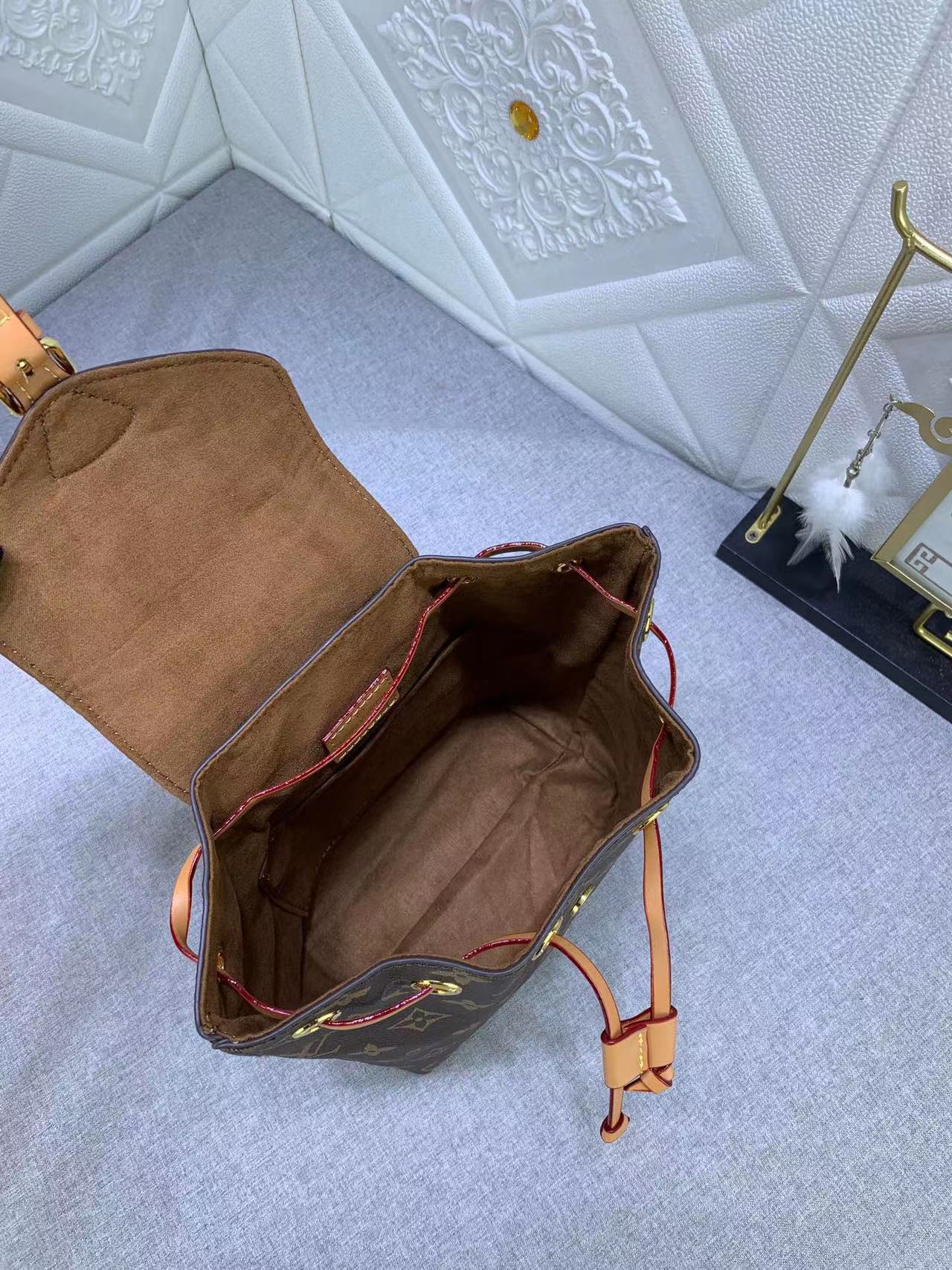 LV $88 gallery