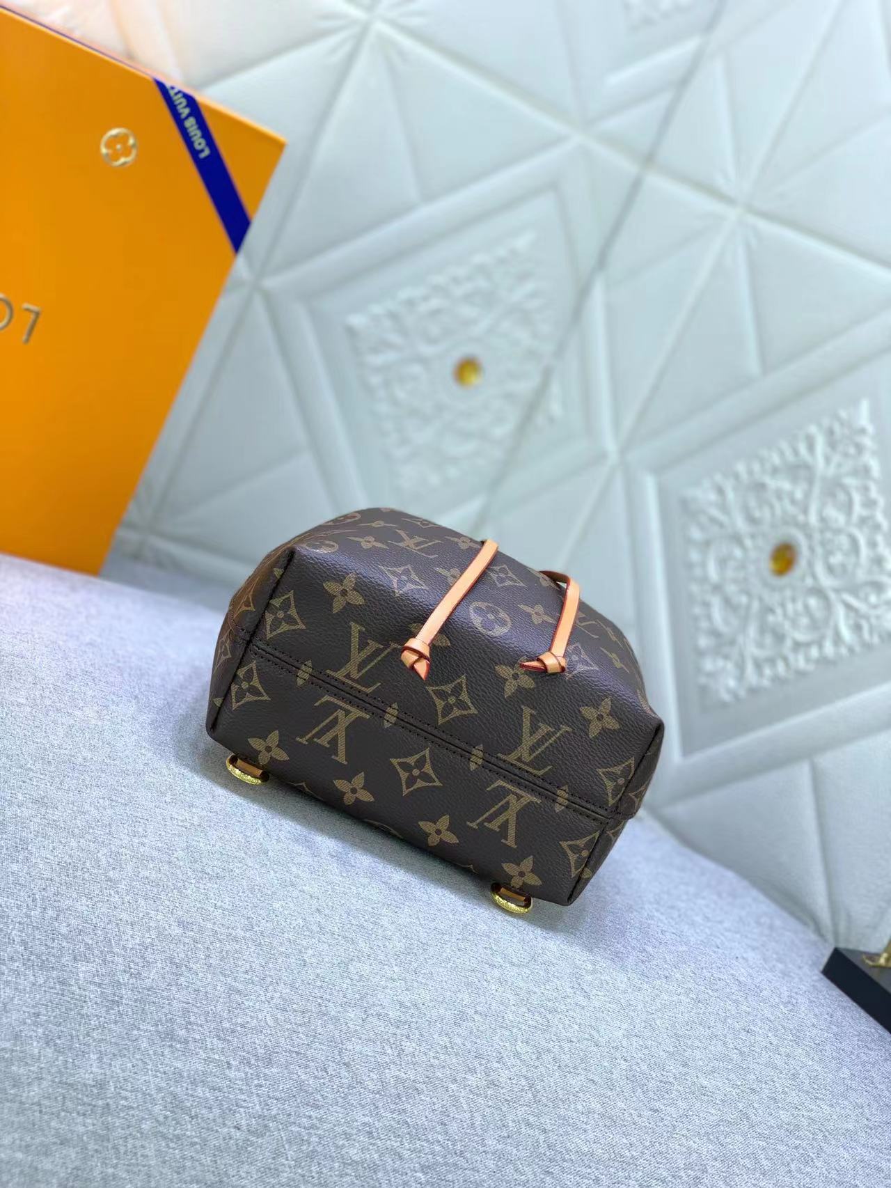 LV $88 gallery