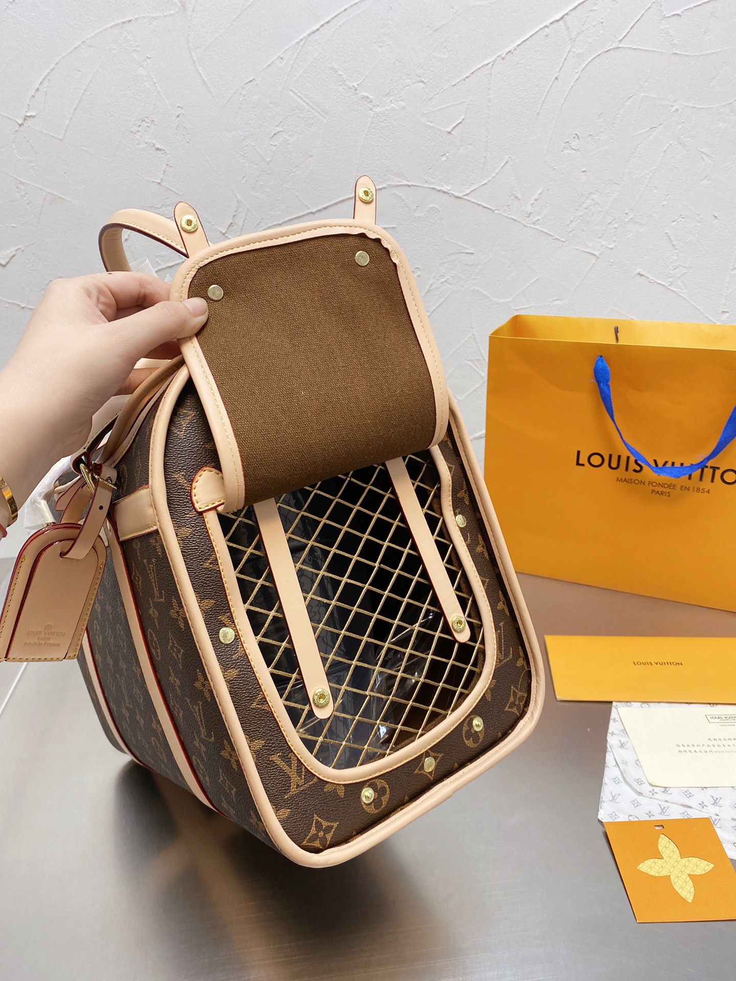 LV $89 gallery