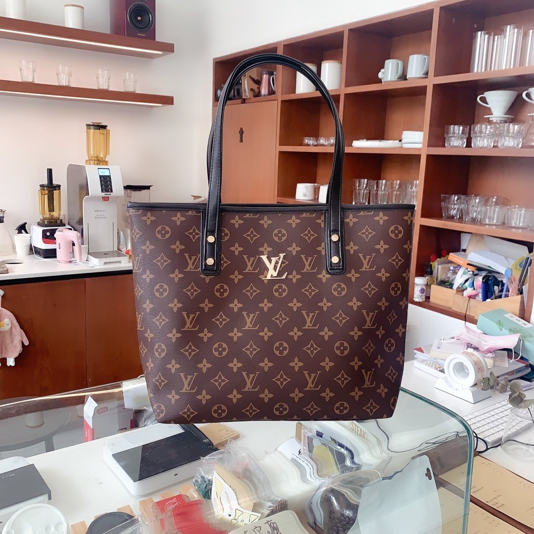 LV $89 gallery