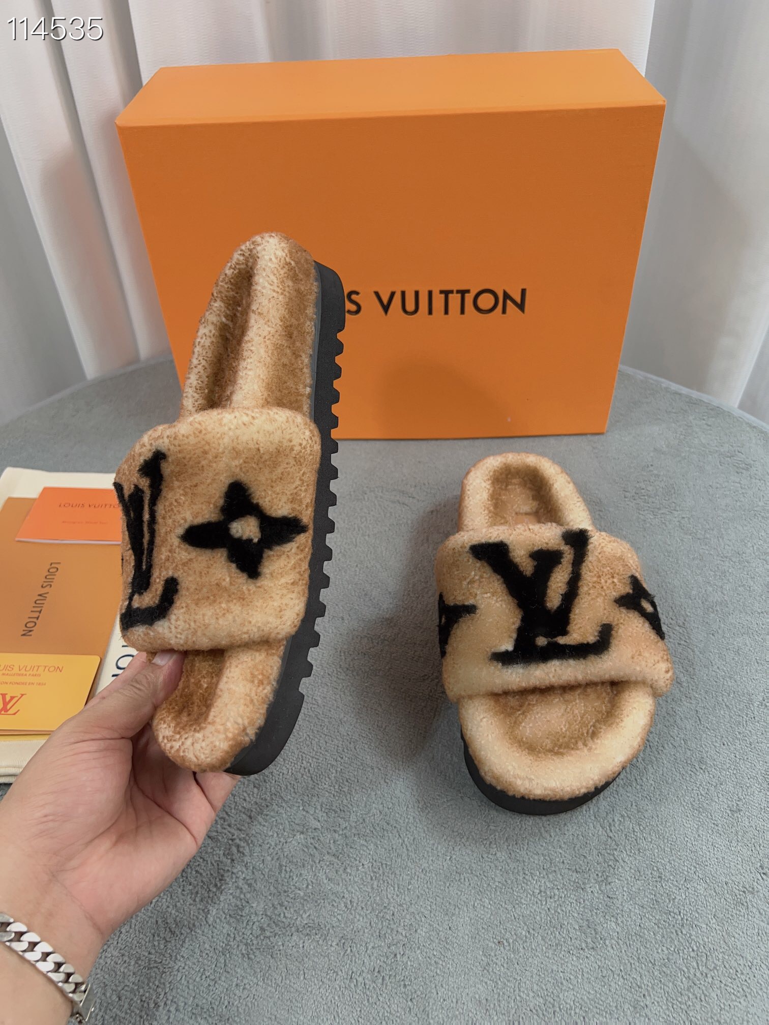 LV $92 gallery