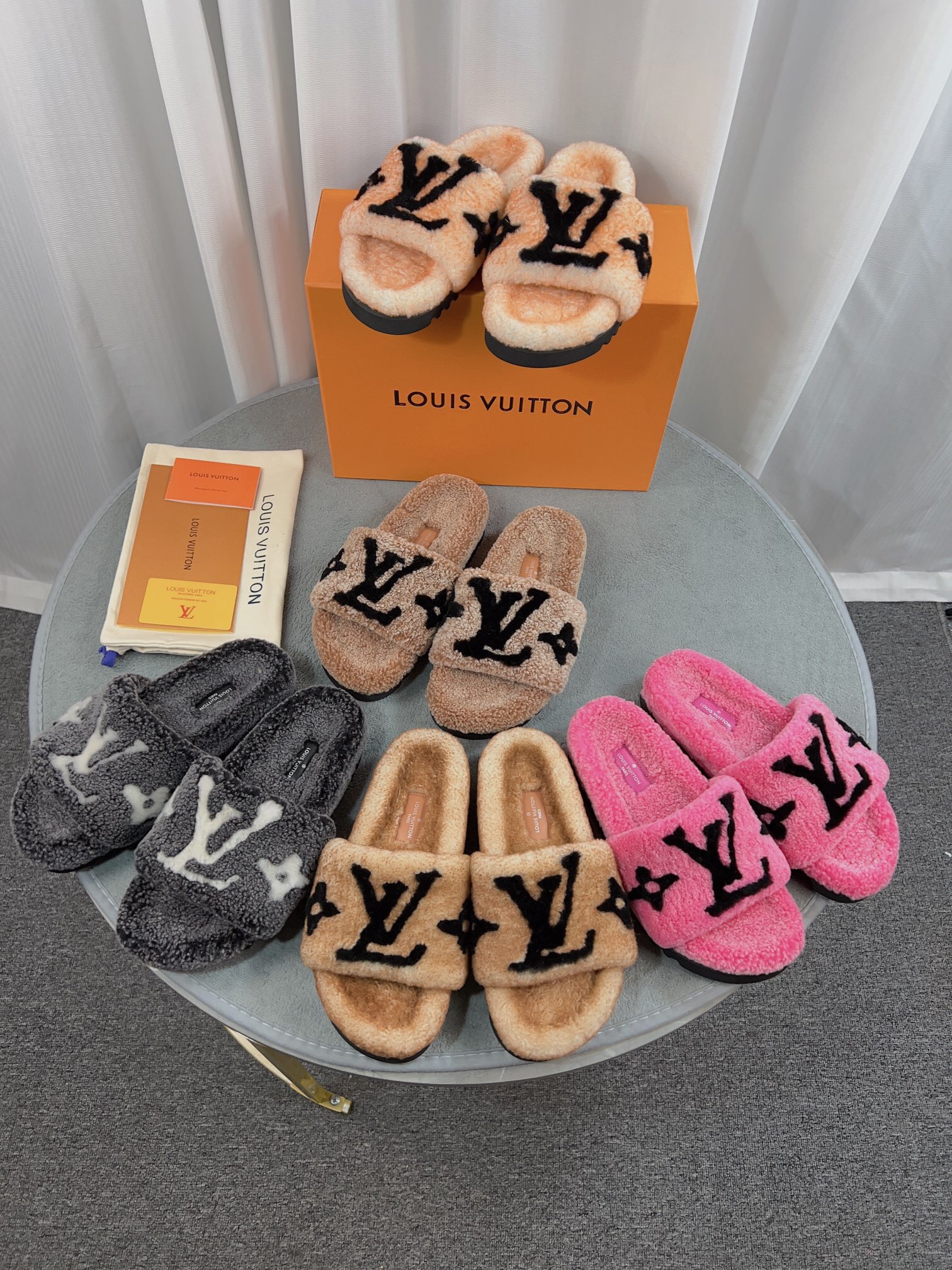 LV $92 gallery