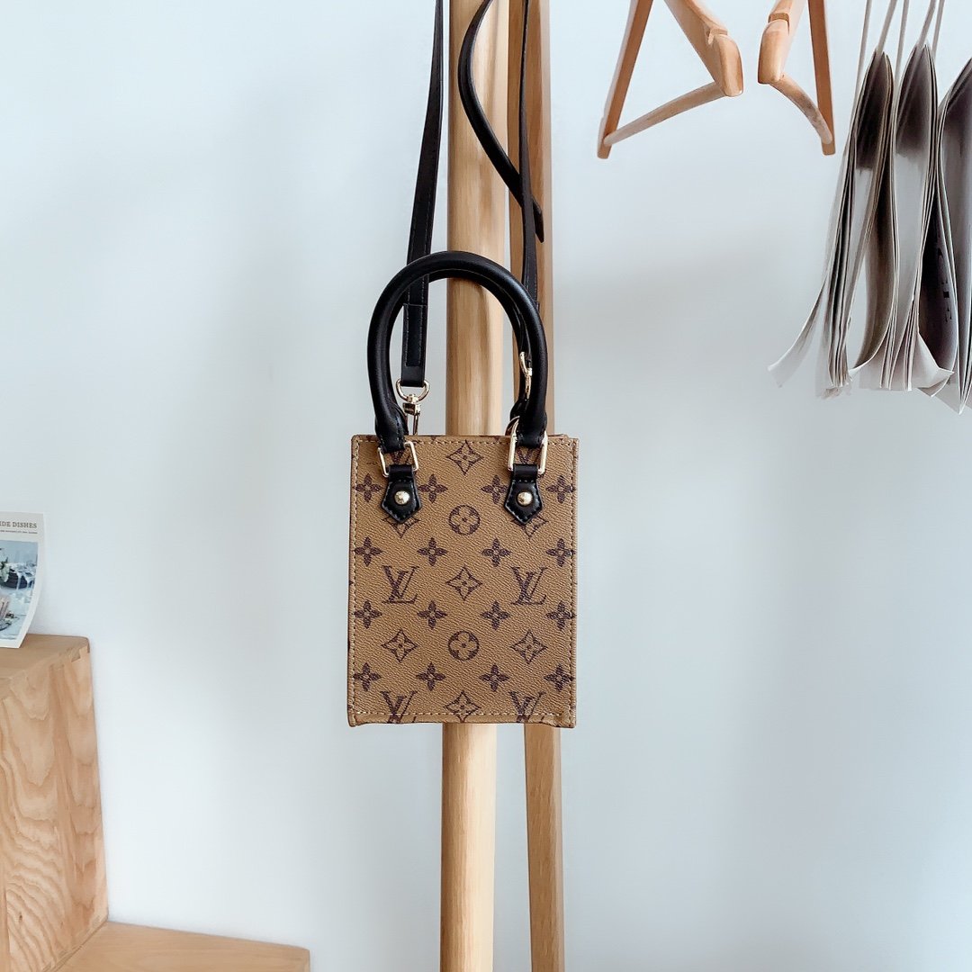 LV $92 gallery