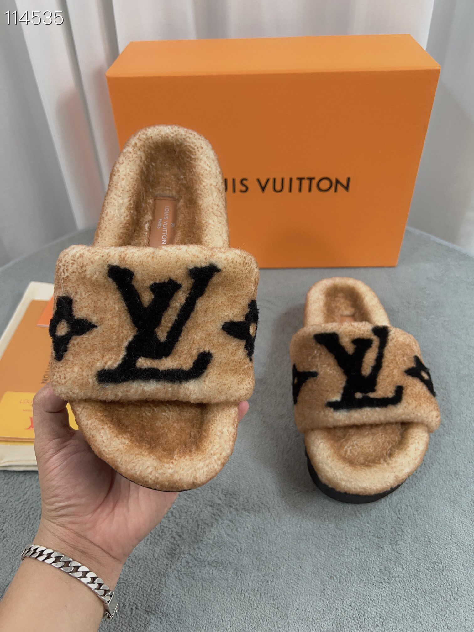 LV $92 gallery