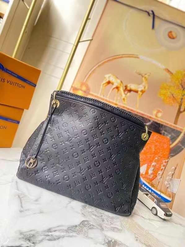 LV $92 gallery