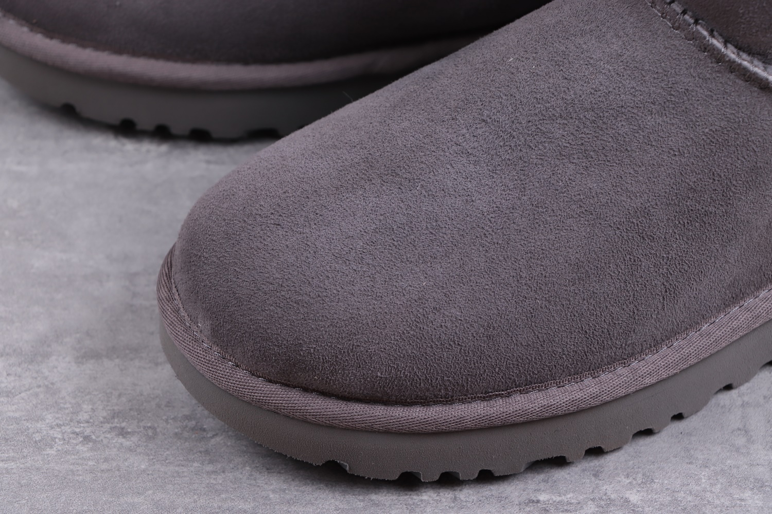 UGG 32.32$ 编号279-2436-R gallery