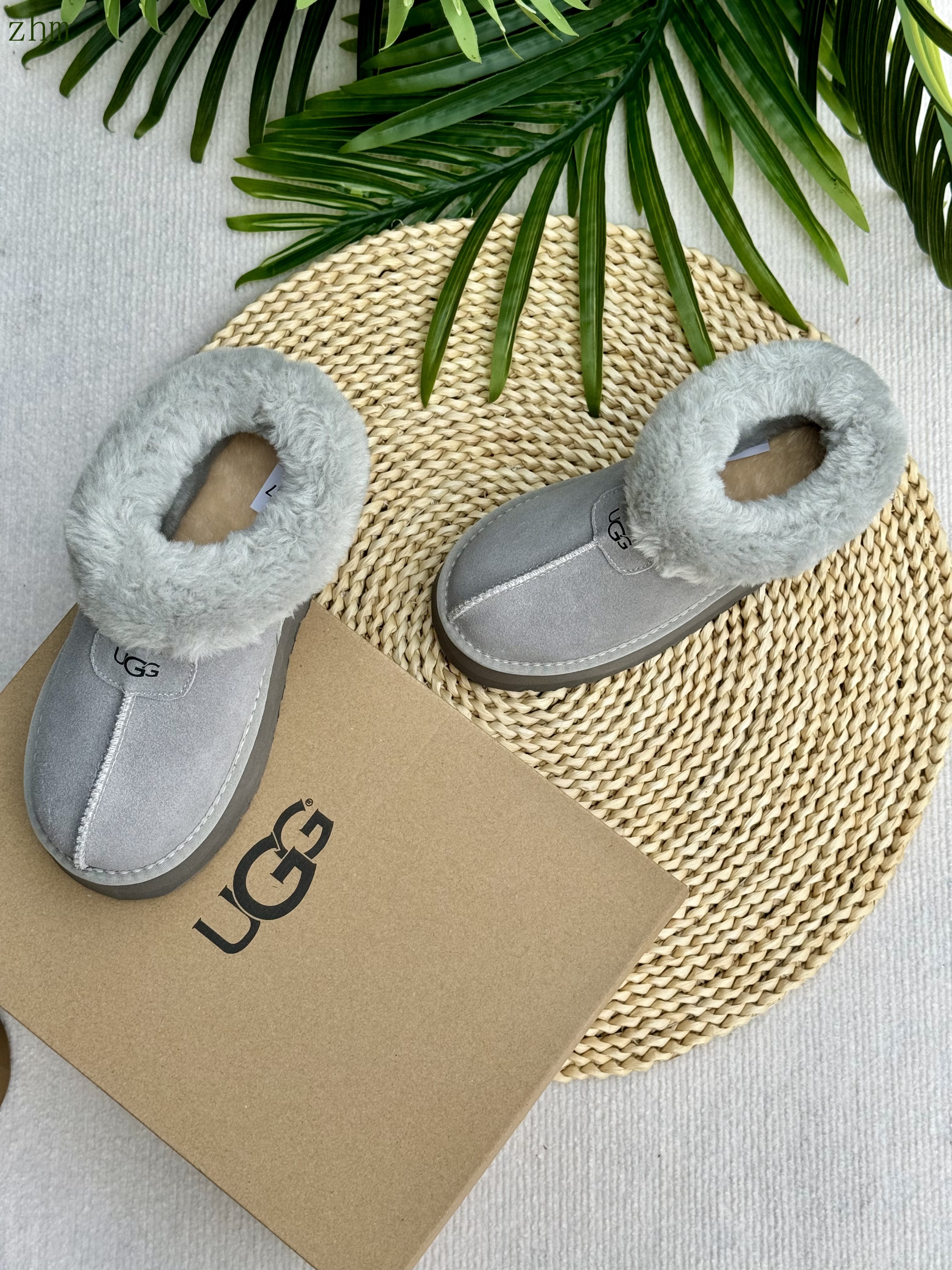 UGG 43.22$  code 279-6790-R gallery