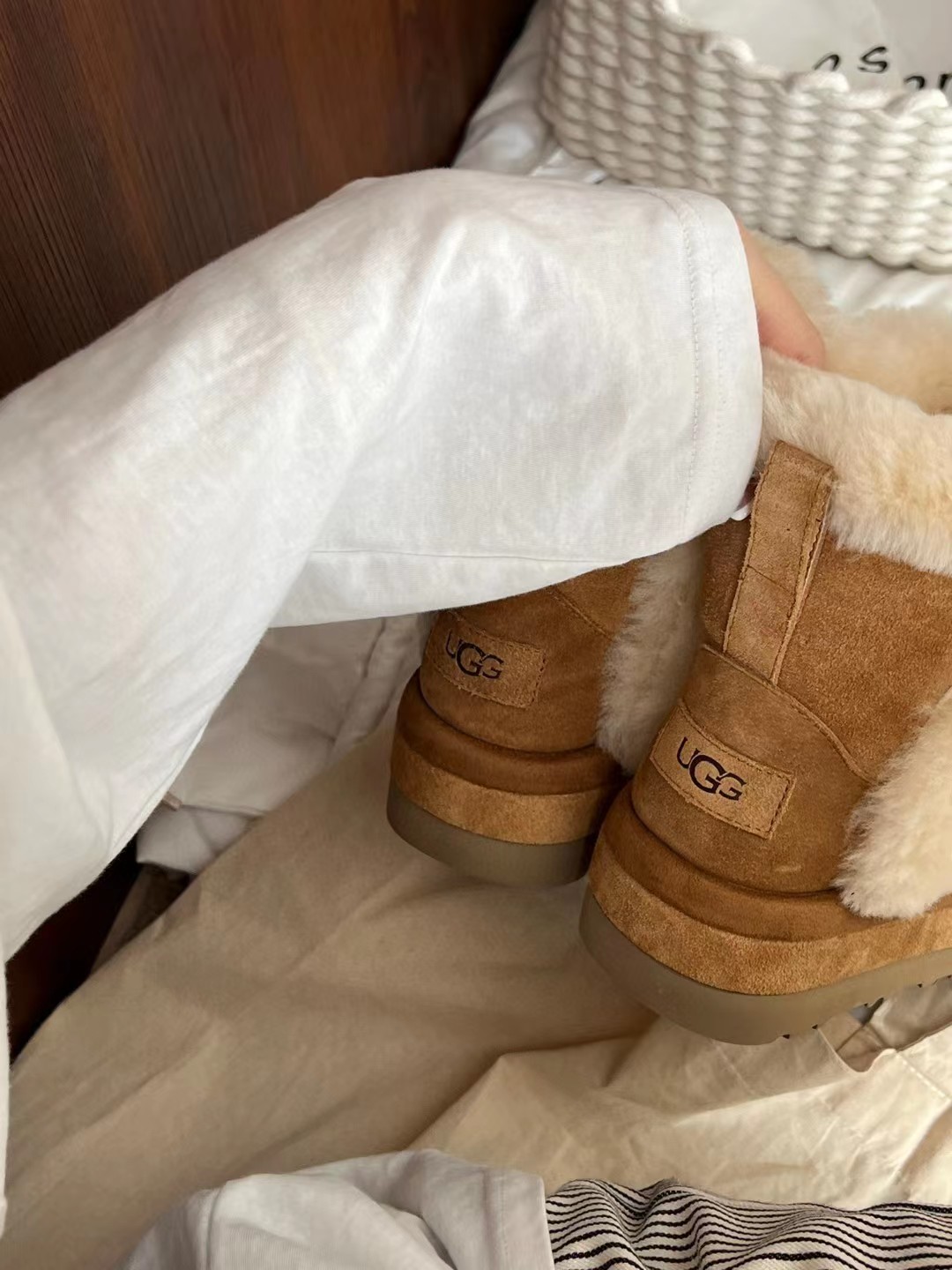 UGG 66.66$     code  524-6856-R gallery