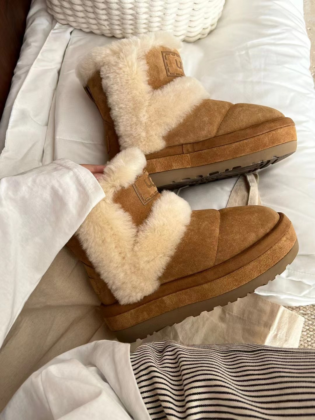 UGG 66.66$     code  524-6856-R gallery