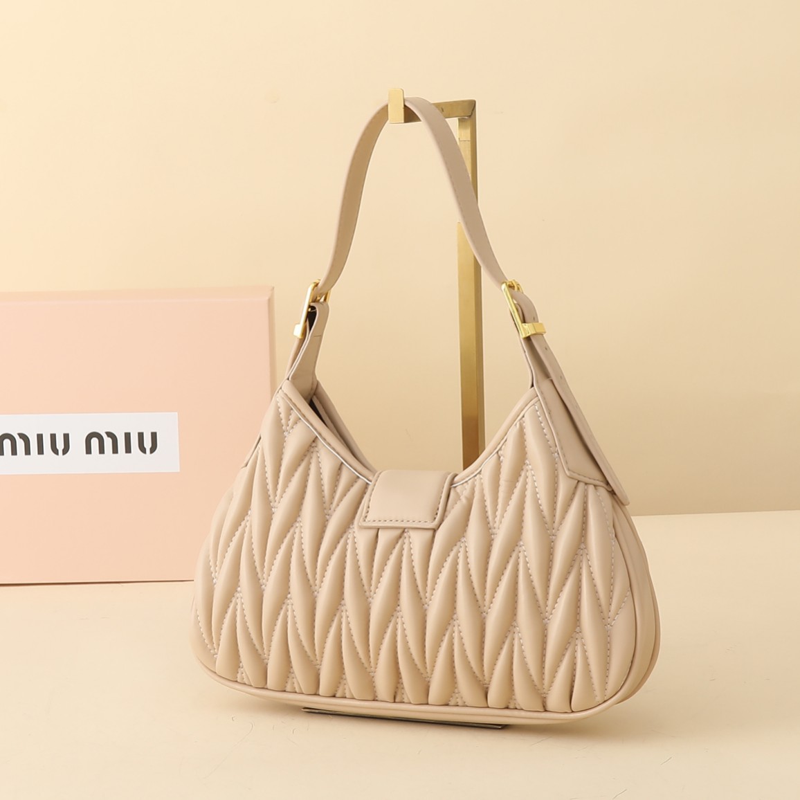 😀23890-MIUMIU-588 gallery