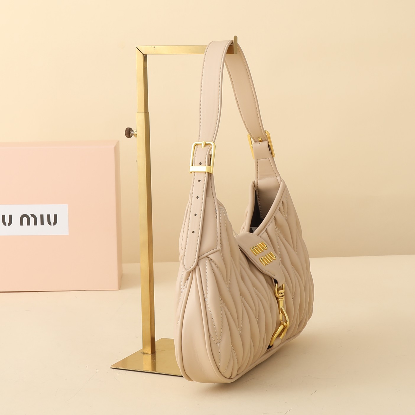 😀23890-MIUMIU-588 gallery