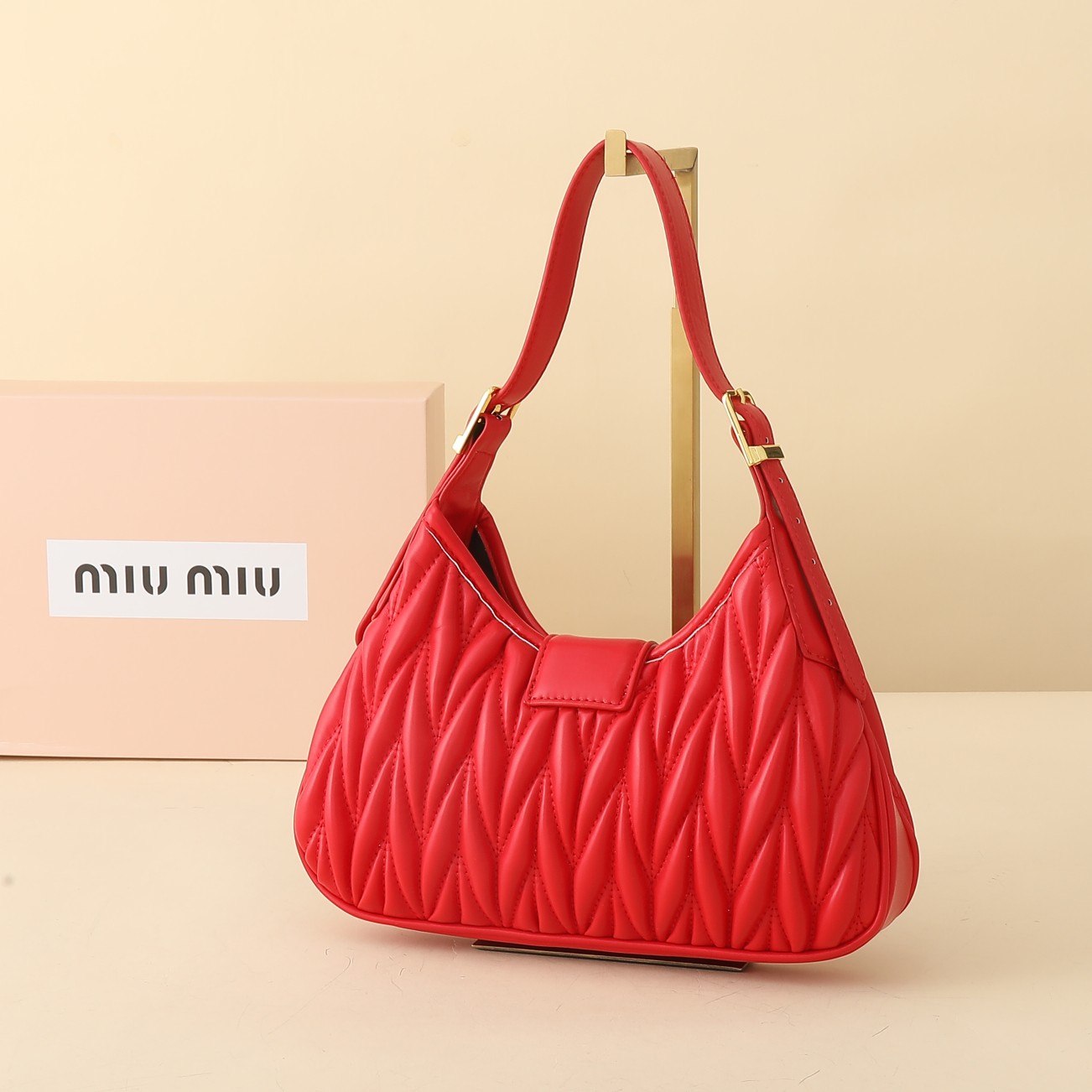 😀23890-MIUMIU-588 gallery