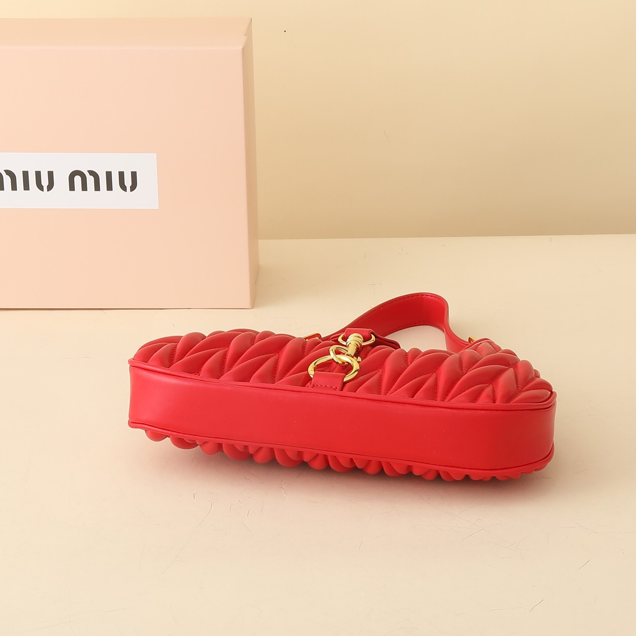 😀23890-MIUMIU-588 gallery