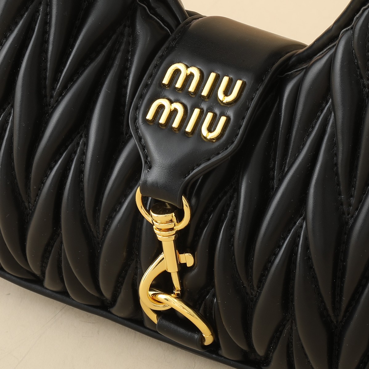 😀23890-MIUMIU-588 gallery