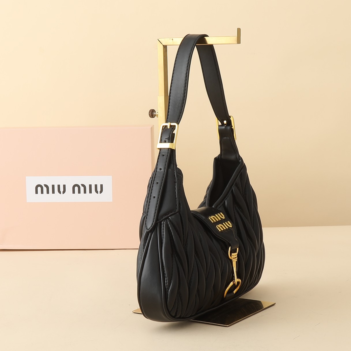 😀23890-MIUMIU-588 gallery